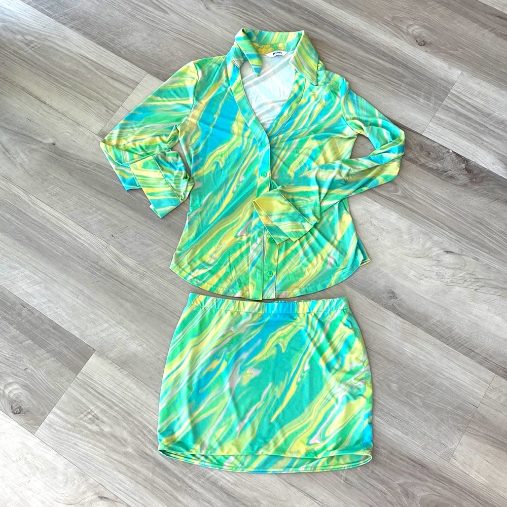 2 piece long sleeve / skirt set 💚